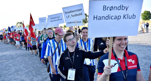 Atleternes indmarch ved åbningen af Special Olympics Idrætsfestival 2018 i Helsingør. Foto: Lars Møller